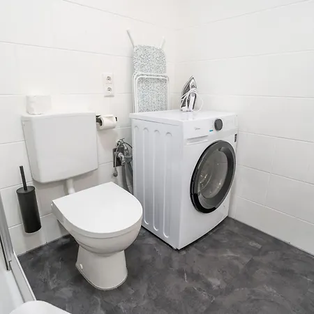 Rr - 38 Qm - Parking - Washer Apartment